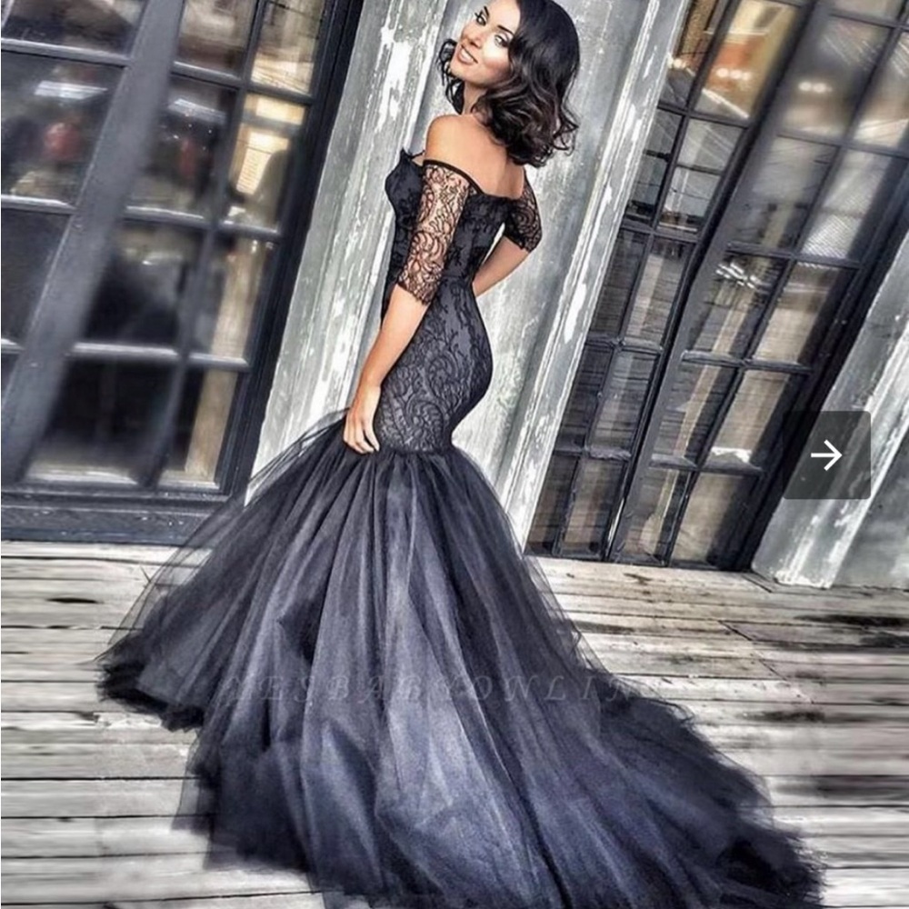 Black Lace Mermaid, half sleeves, Size 10 Evening/ wedding dress. NWT